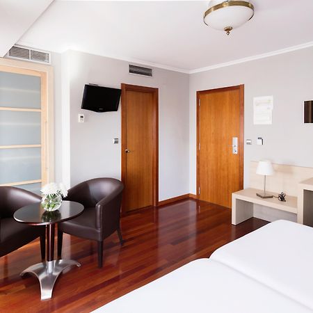 Hotel Valencia Ferrol Bagian luar foto