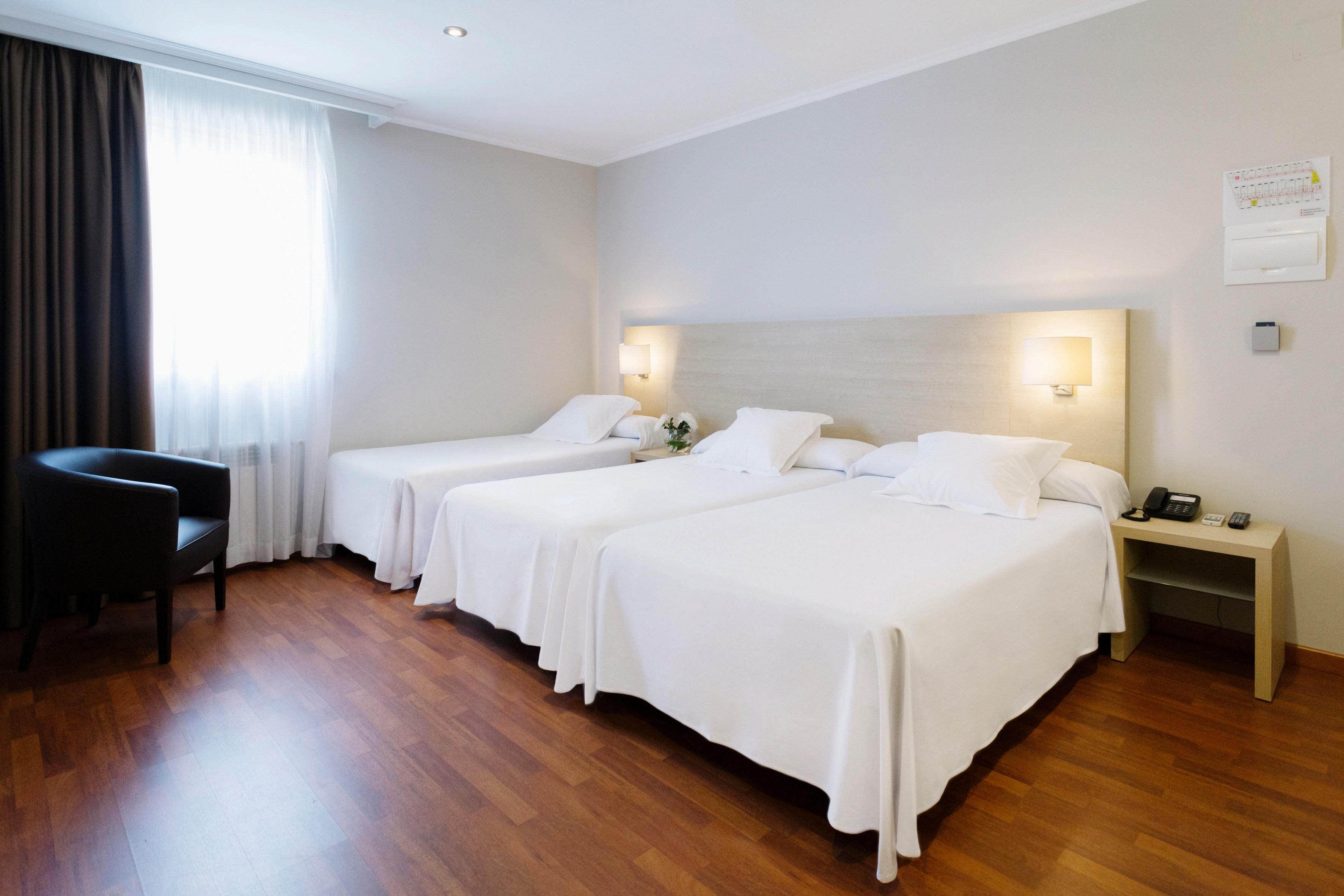 Hotel Valencia Ferrol Bagian luar foto