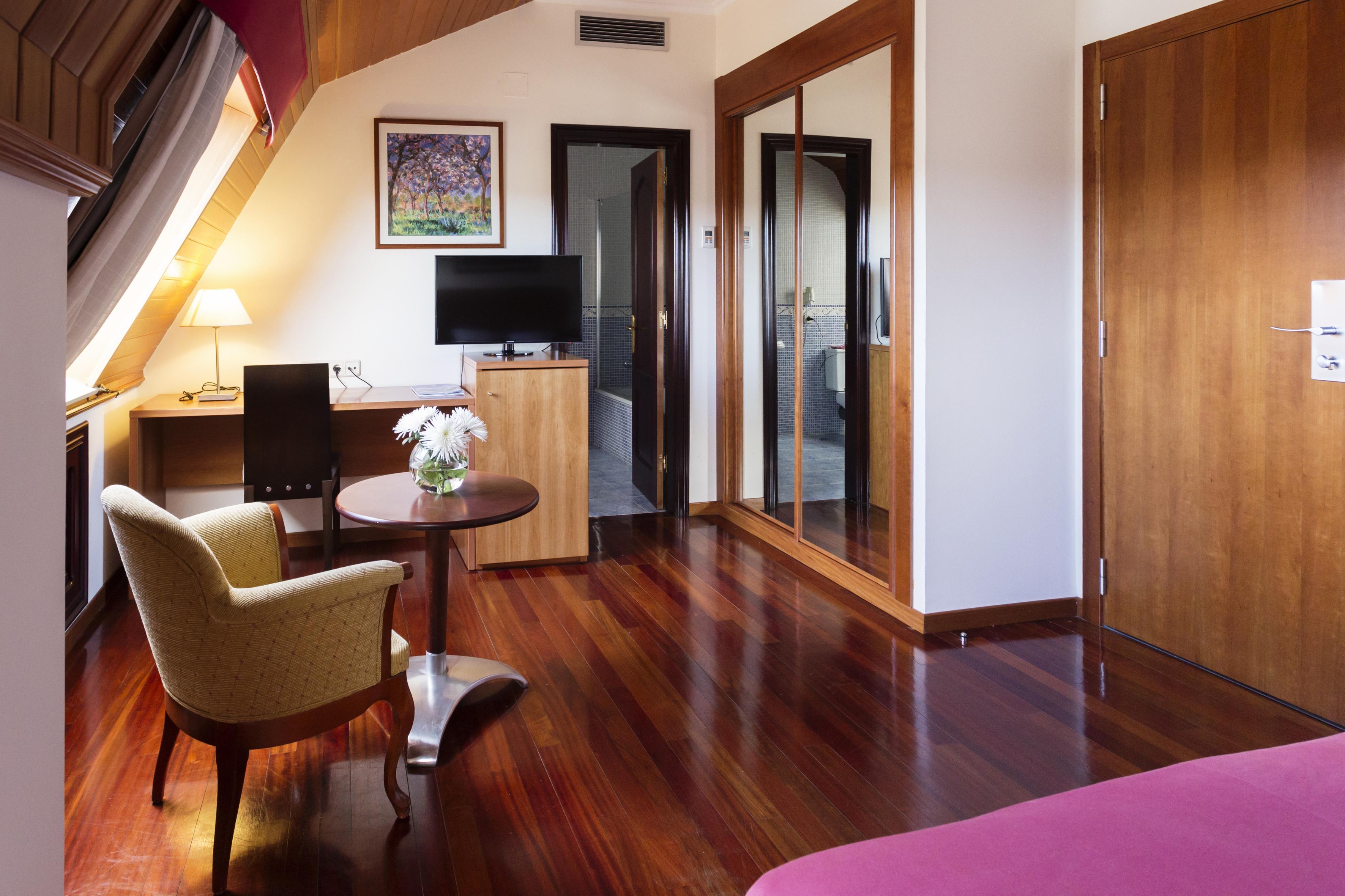Hotel Valencia Ferrol Bagian luar foto