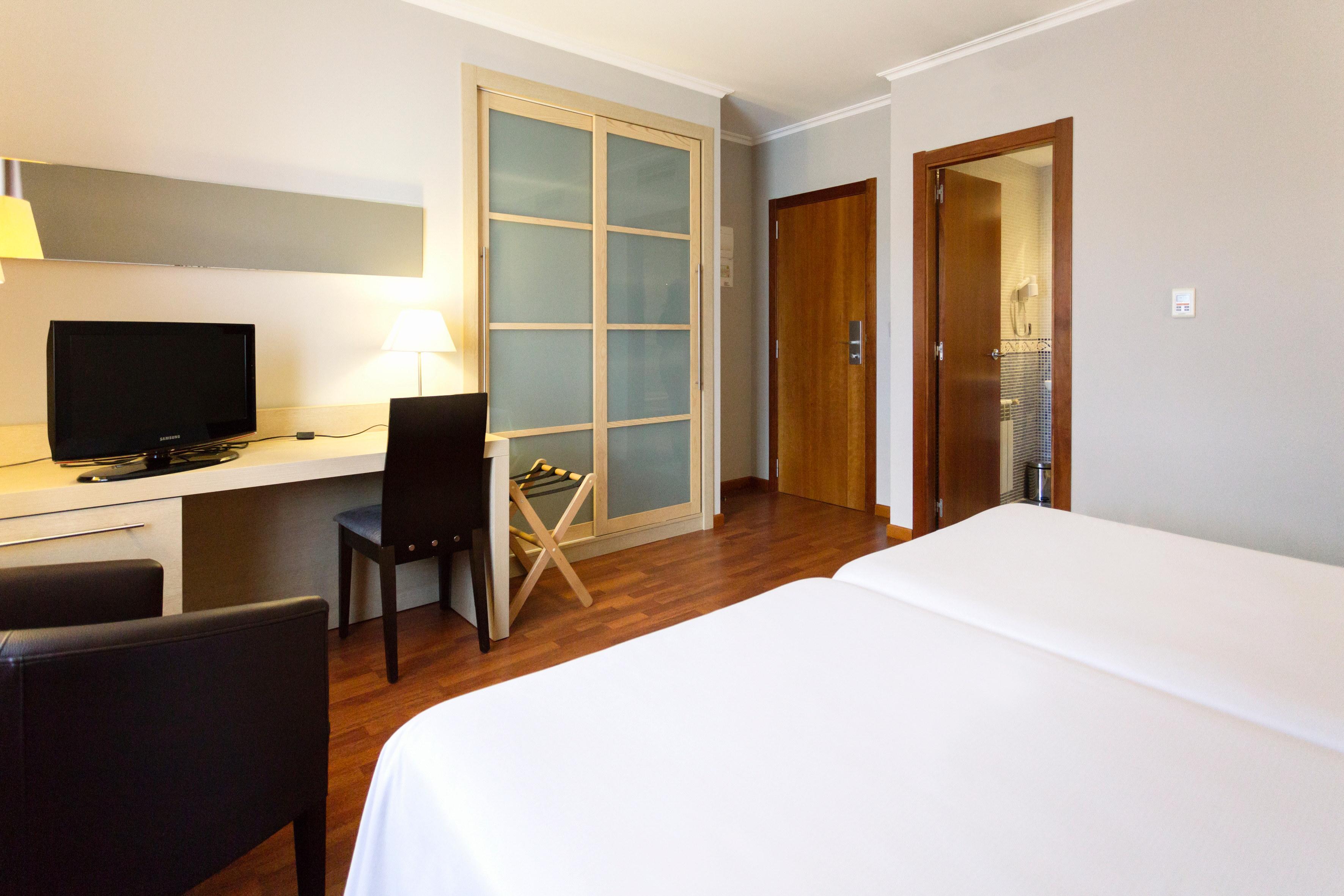 Hotel Valencia Ferrol Bagian luar foto
