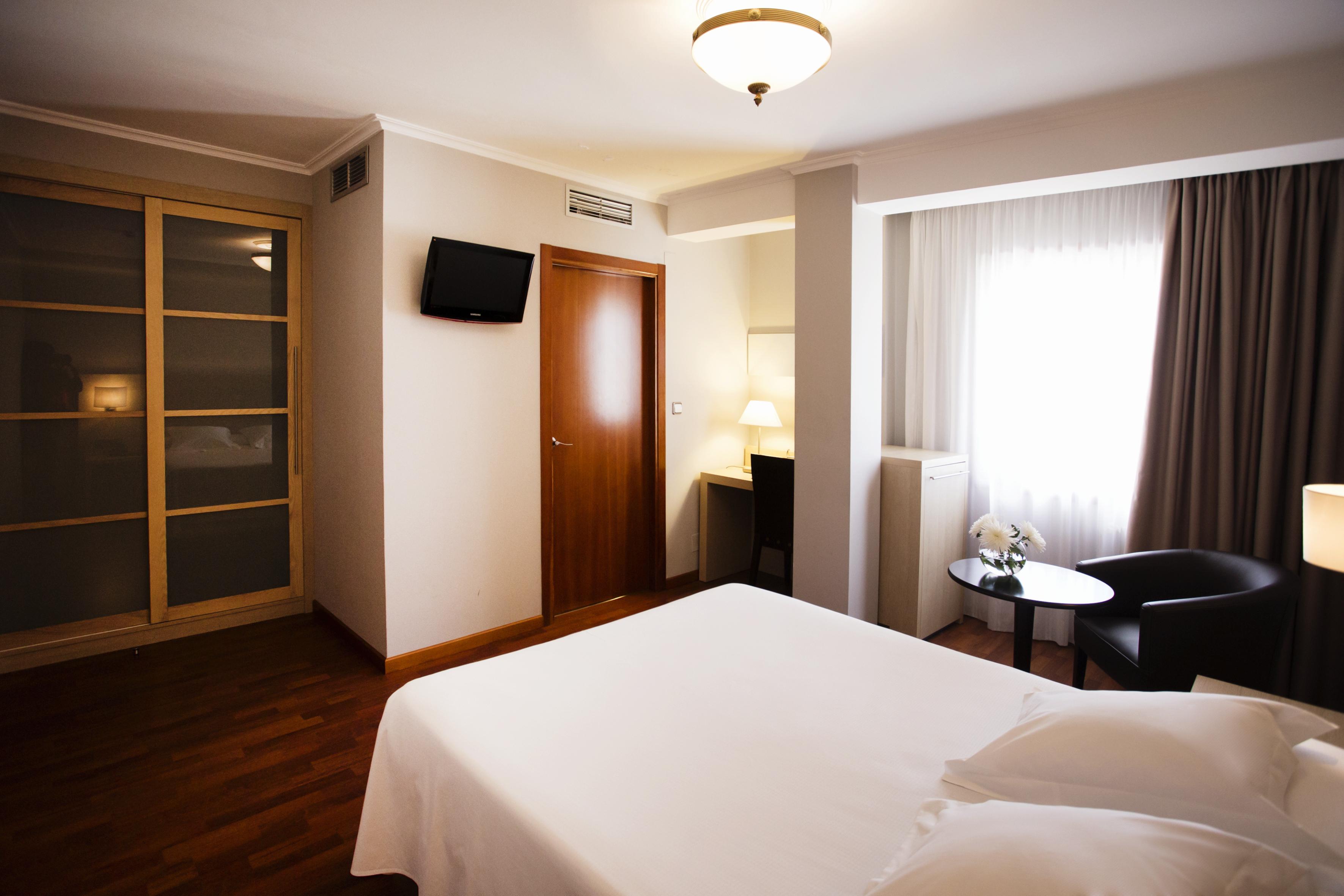 Hotel Valencia Ferrol Bagian luar foto
