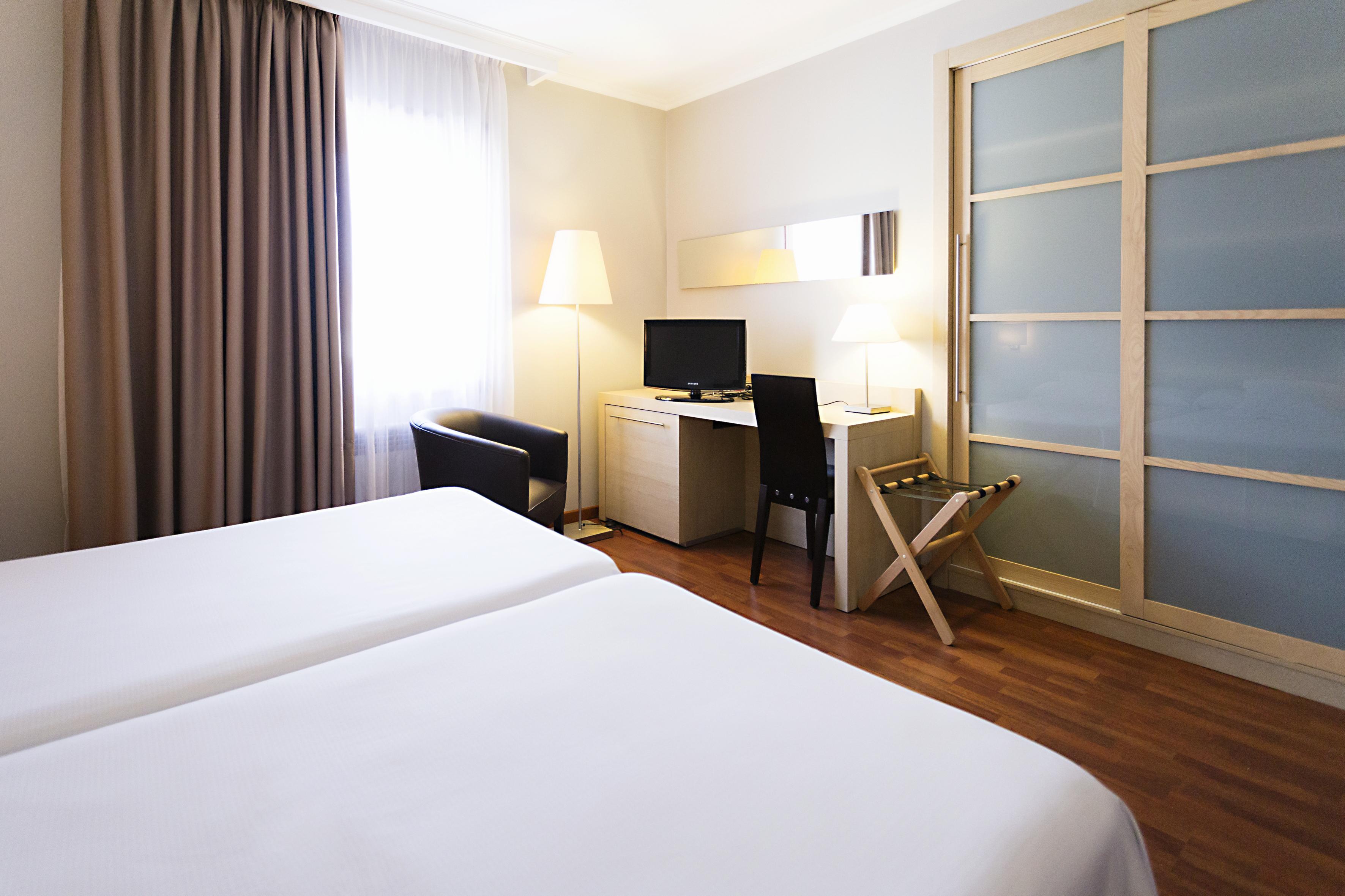 Hotel Valencia Ferrol Bagian luar foto