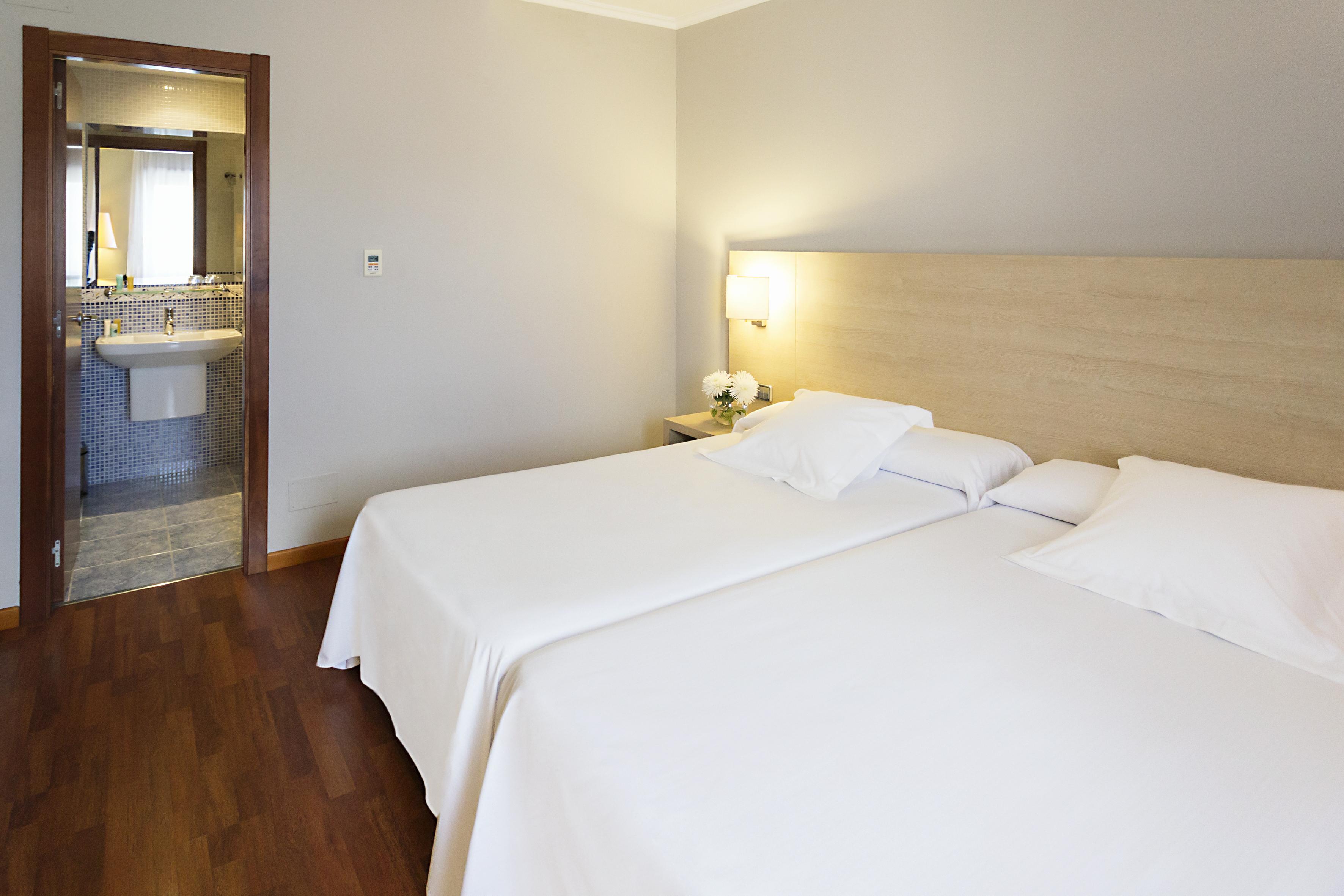 Hotel Valencia Ferrol Bagian luar foto