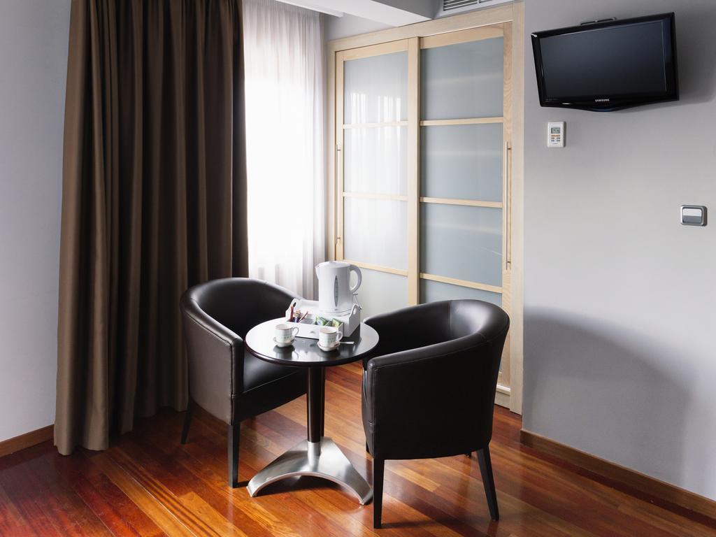Hotel Valencia Ferrol Bagian luar foto