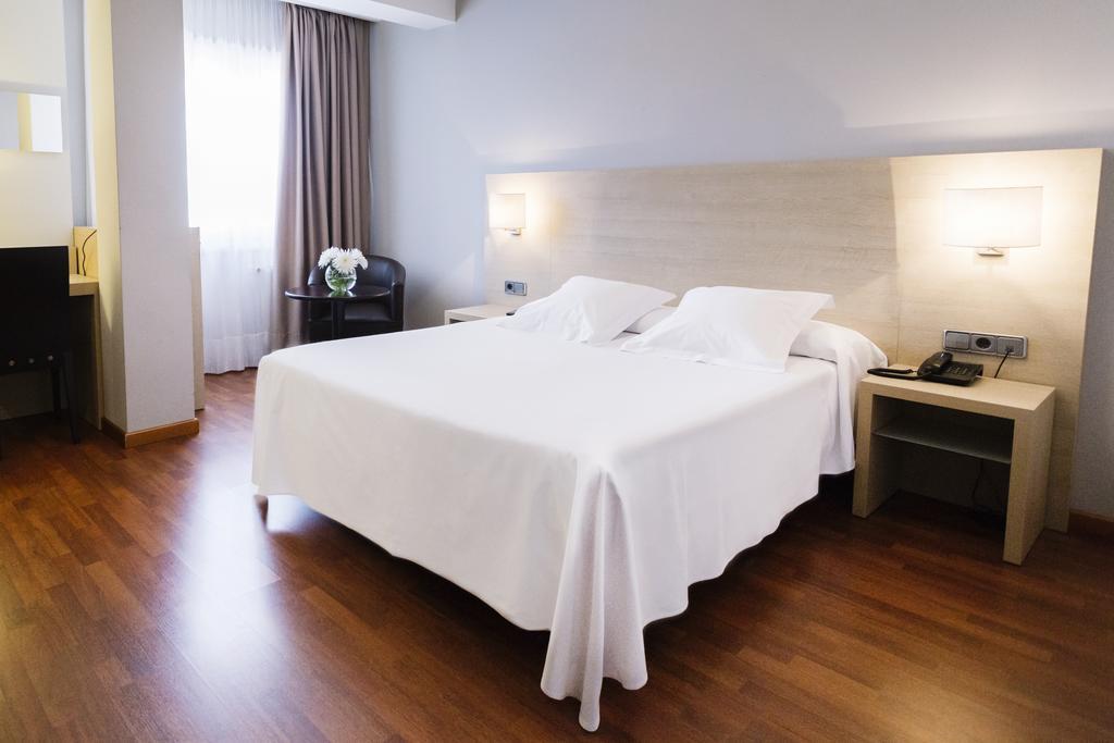 Hotel Valencia Ferrol Bagian luar foto