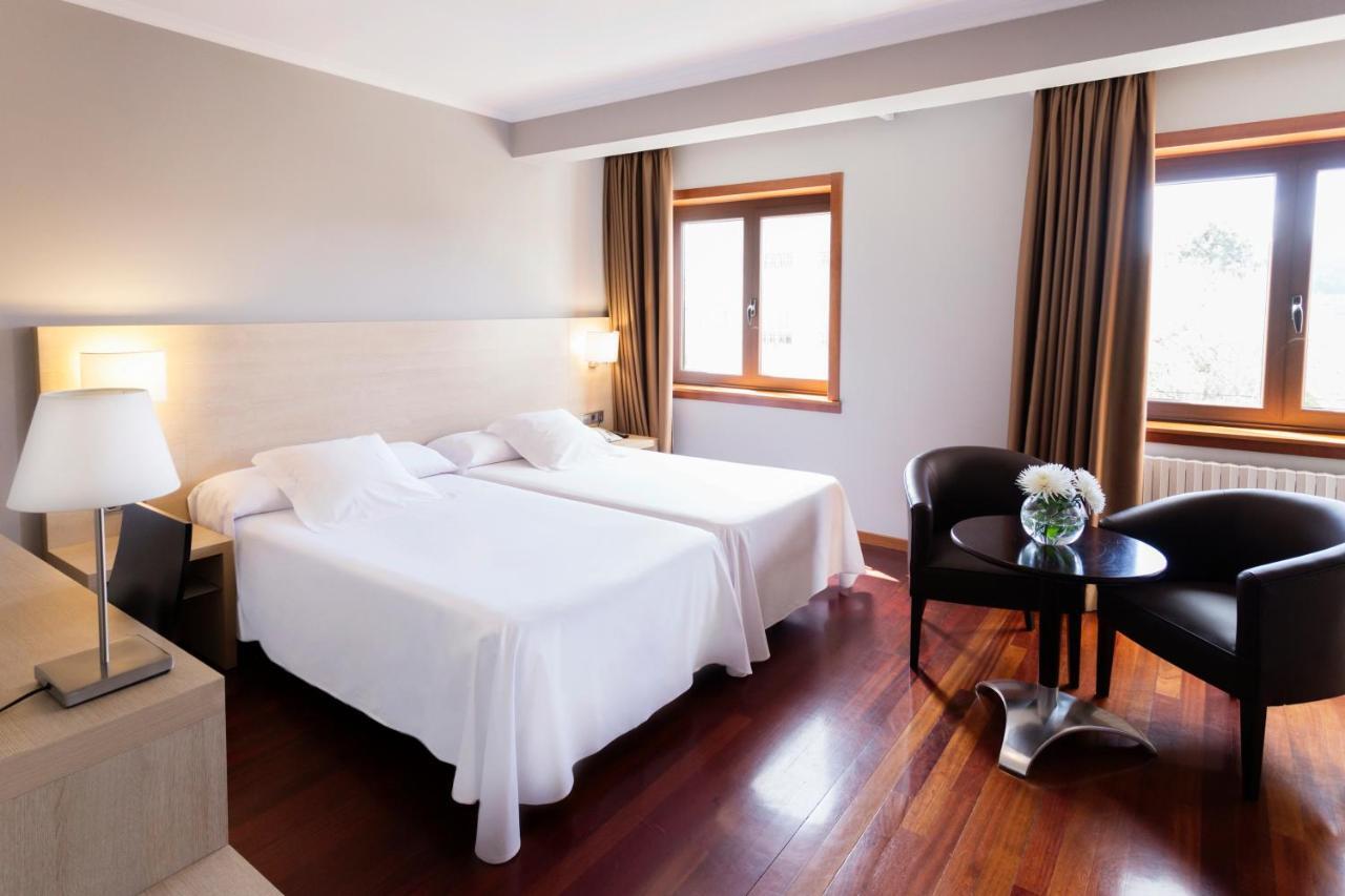 Hotel Valencia Ferrol Bagian luar foto